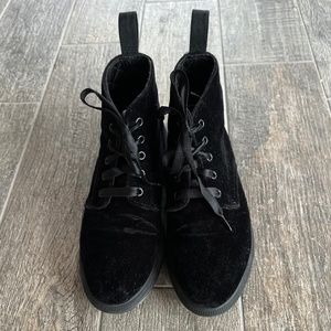 Dr Martens Velvet Boot